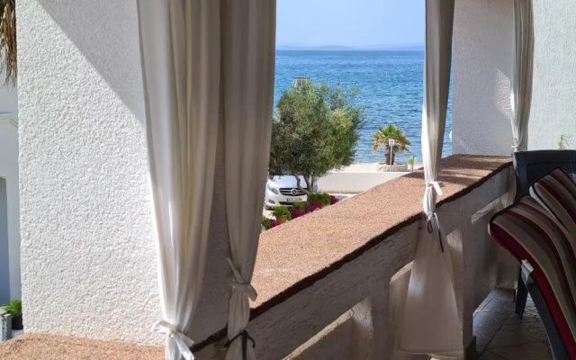 Apartment with a balcony and sea view - santek - AE1097