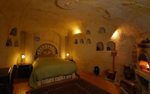 Spillo Caves