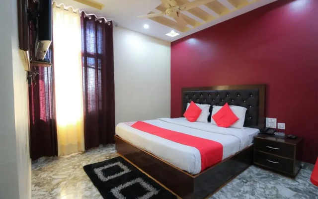 Hotel Sky Blue By OYO Rooms