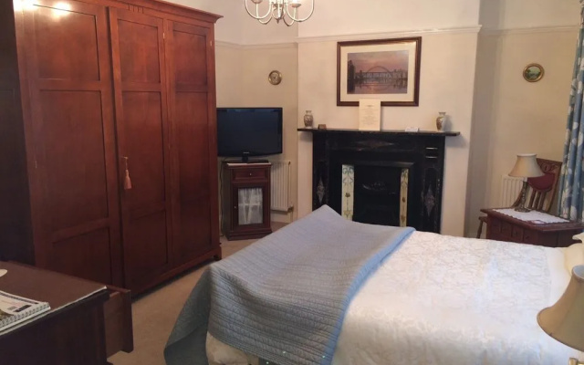 Hillcrest House Bed & Breakfast