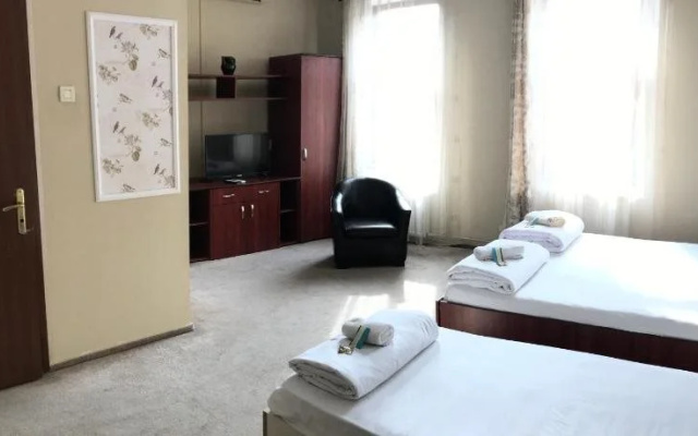 Hotel Lexus - Fost Cosmin