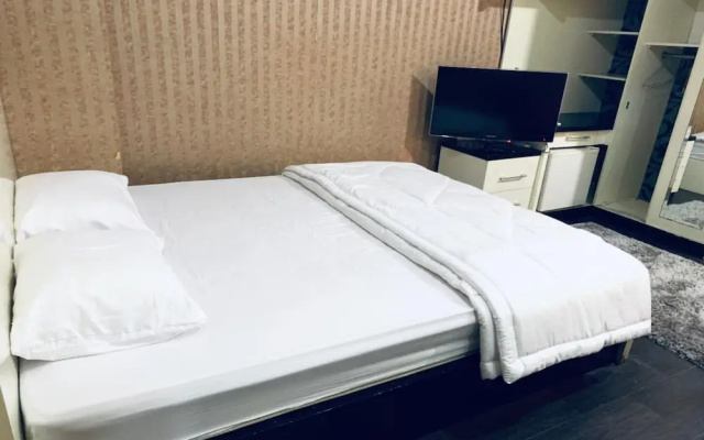 OYO 93585 Apartemen Cibubur Village By Raja Property