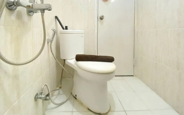 Restful And Modern 2Br Bassura City Apartment