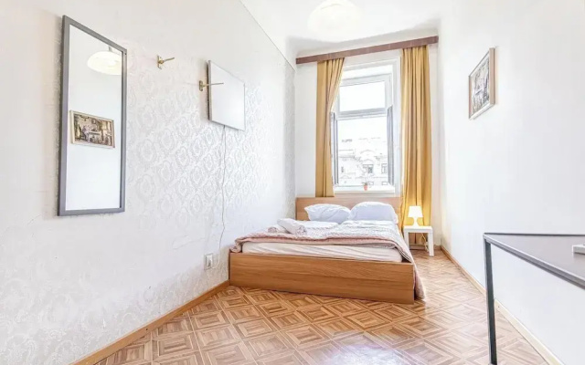 Stylish 2BR Apt Garden Modern Comforts