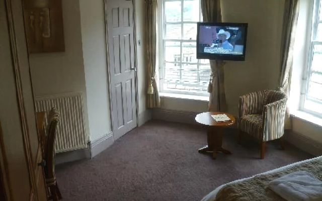 The Queen Hotel
