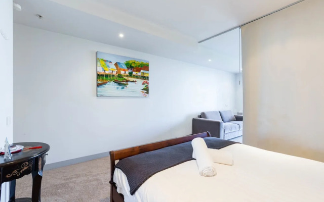 Leila, 1BDR Melbourne Apartment