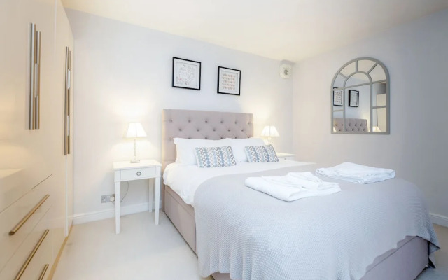 Putney Court - 1 Bed Apartment by BaseToGo