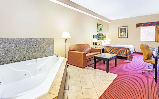 Days Inn & Suites by Wyndham Jeffersonville IN