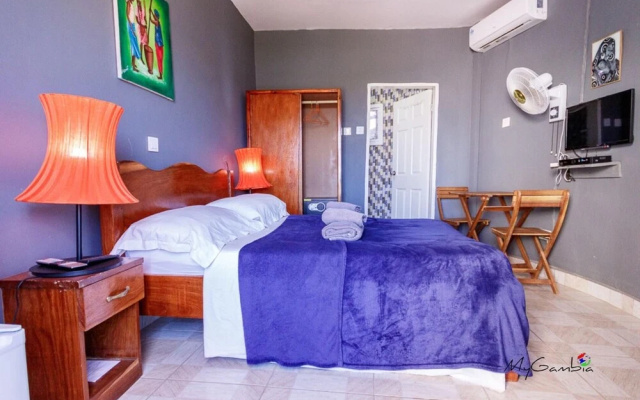 Lovely 13-bed Complex on Cape Point Beach, Bakau - Bojang River Lodge