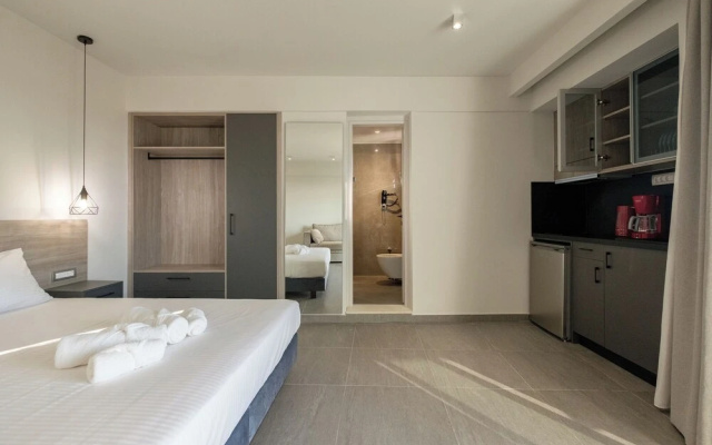 Sky-High Central Penthouse - 03