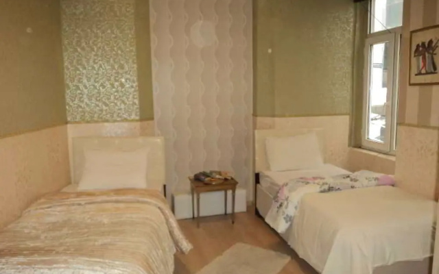 Red River Hotel