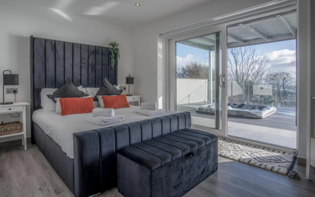 Sunrise - 5 Bedroom Luxurious Holiday Home - Pendine