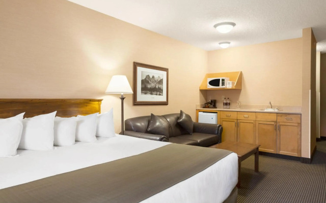 Canmore Inn & Suites