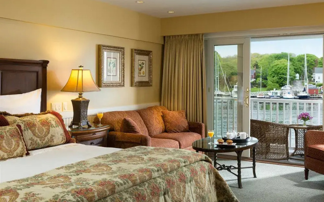Grand Harbor Inn