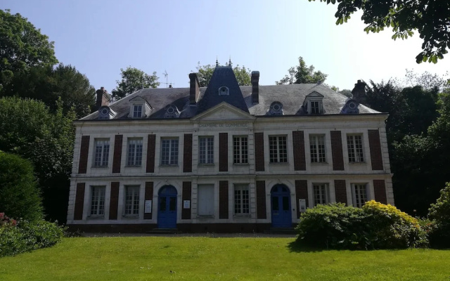 hotelImage