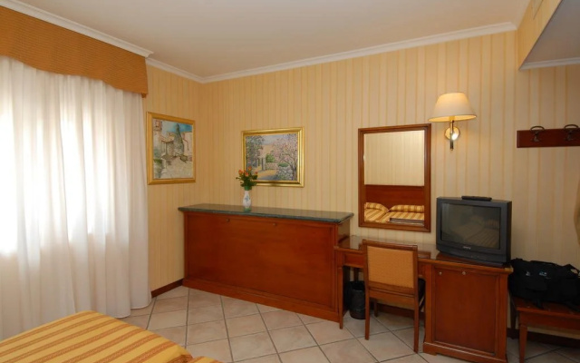 Hotel Mir