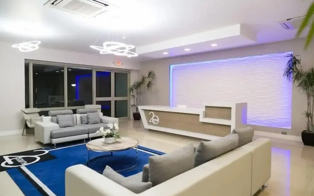 Apartment with roof top pool