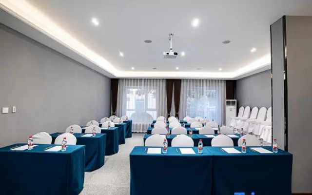 Hehe Wanxiang Hotel (Henan University of Engineering Longhu Campus Branch)