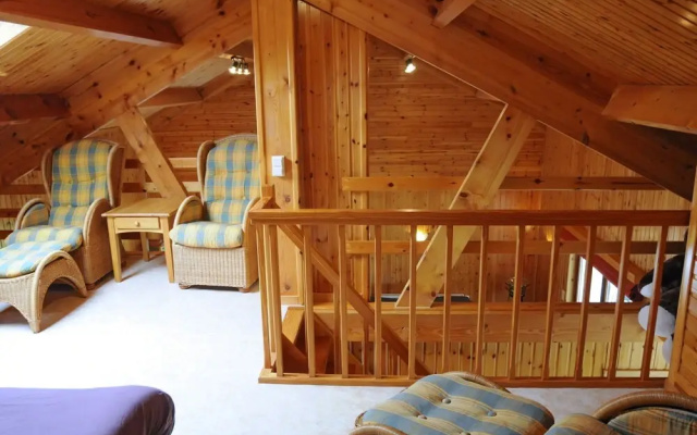Attractive Holiday Home with Hot Tub in Septon