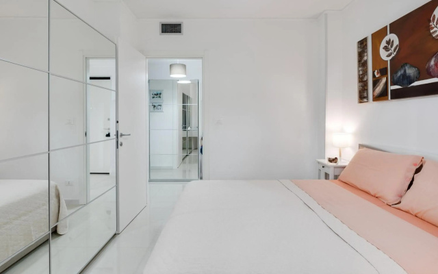 Sanremo Flat with Private Parking - Swimming Pool and NETFLIX