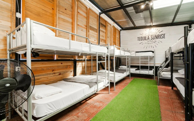 Tequila Sunrise B&B - Hostel