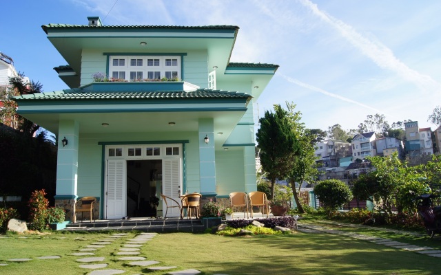 Отель Ho Xuan Huong Villa Далат вид на фасад