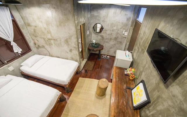 YOLO Chic House