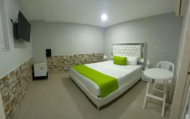 Hotel BM-17  Cerca Al Mar