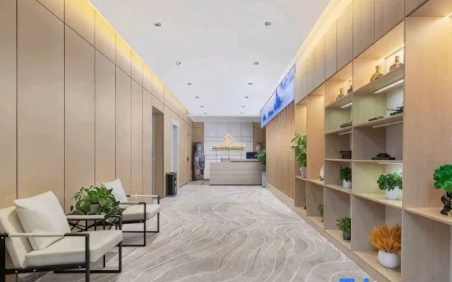 Qiyuan Hotel (Liupanshui High-Speed Railway Station People's Square)