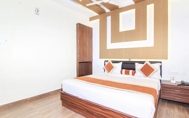 OYO 14886 Hotel Royal Paradise