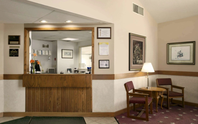Days Inn by Wyndham Hinckley