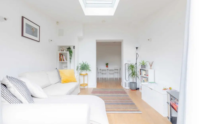 Homely 2BD Flat W/private Patio Near Maida Vale!
