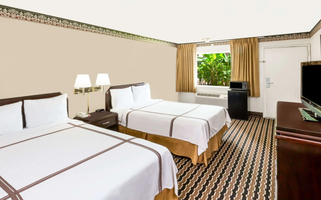 Travelodge by Wyndham Shreveport LA