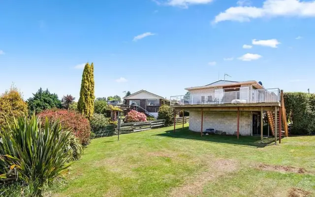 Central Riverside Retreat - Taupo Holiday Home