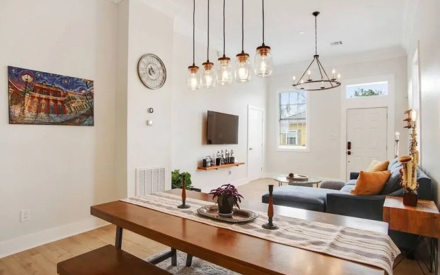 Revived Nola Home Near Everything!