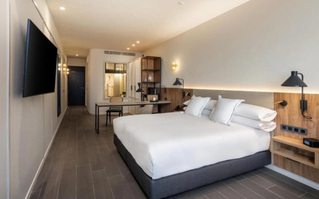 LIVVO Lumm Hotel 