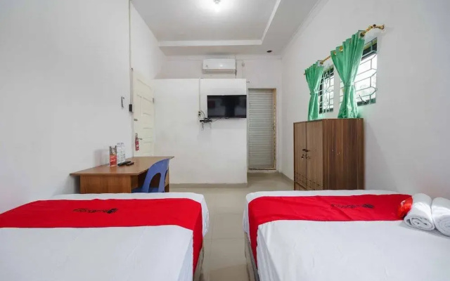 RedDoorz Syariah near Stasiun Kereta Api Kisaran