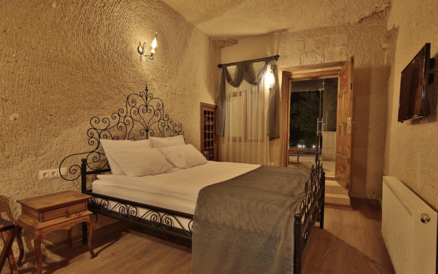 Jacob's Cave Suites