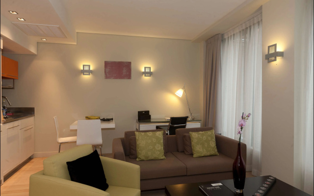 B-aparthotel Grand Place