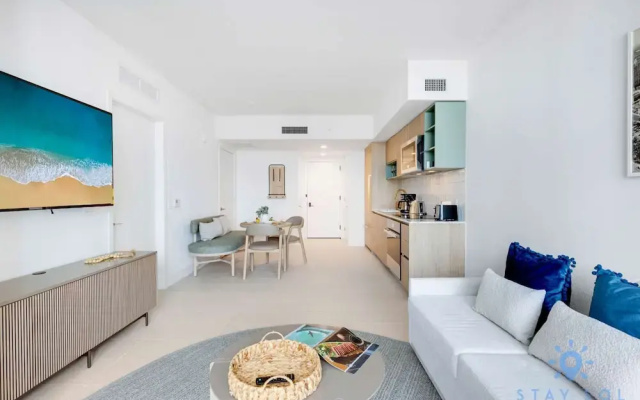 Oasis 1BR Apartment With Pool