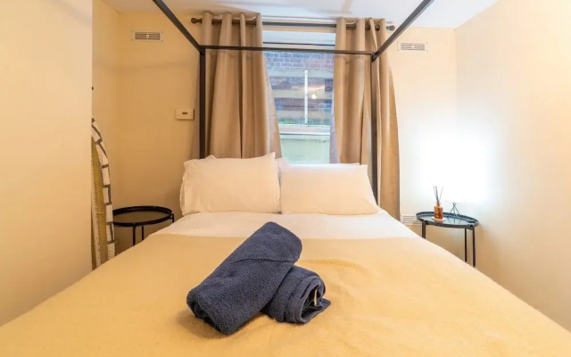 Private 1Bd Flat Near Gloucester Docks