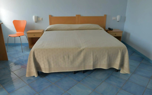 Larus Hotel