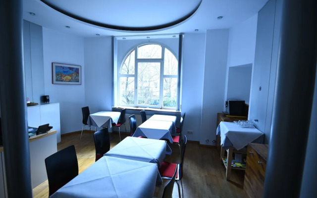 Hotel Robert Mayer