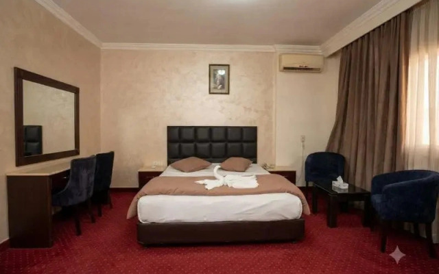 Al-manar Hotel