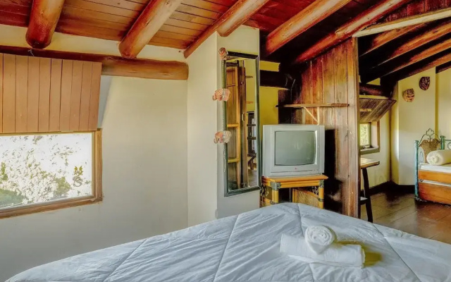 Beautiful Rustic House w/ Pool in Garopaba Egf000