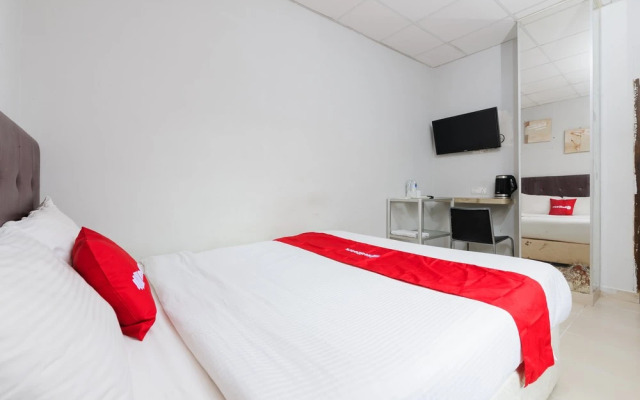 RedDoorz @ Madras Hotel Batam