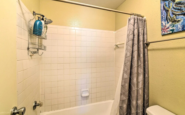 Refreshing Galveston Condo w/ 2 Balconies!