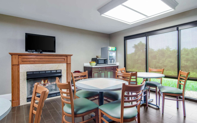 Quality Inn & Suites Canton, GA