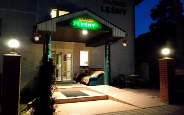 Отель Zajazd Leśny вид на фасад