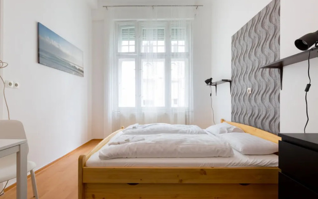 Budapest Apart-NAM-Queen Room